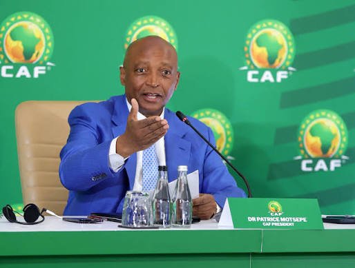 motsepe-1 La Coupe d’Afrique des nations va-t-elle revenir à une édition tous les deux ans ? (Par Mahmoudou TOURÉ analyste en gouvernance et diplomatie sportive)